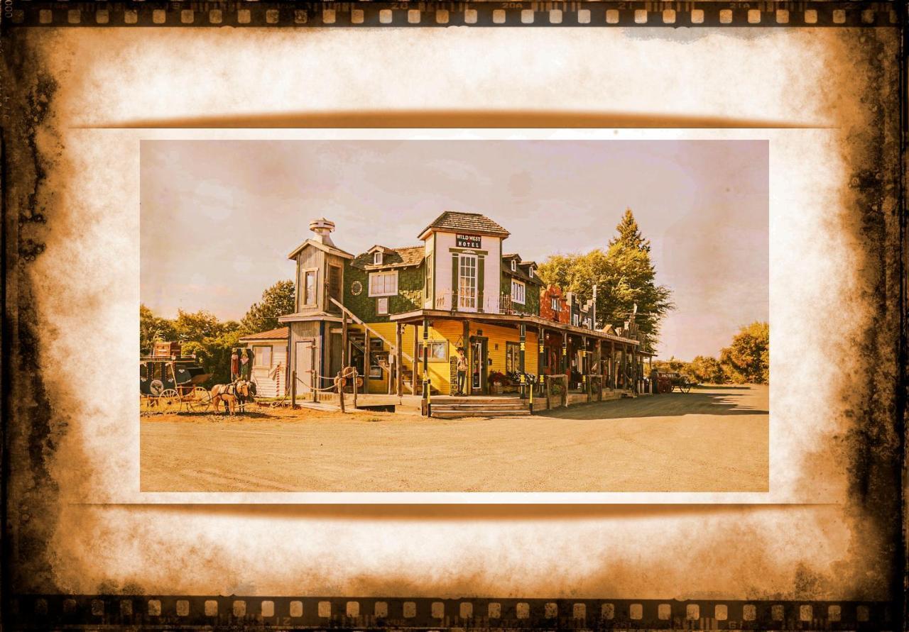 Black Bear Motel Davenport Экстерьер фото