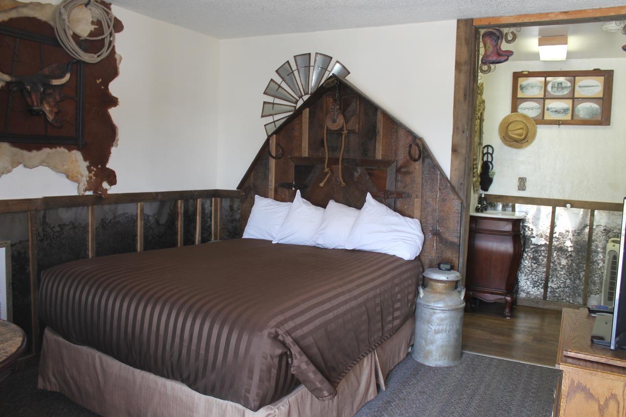 Black Bear Motel Davenport Экстерьер фото