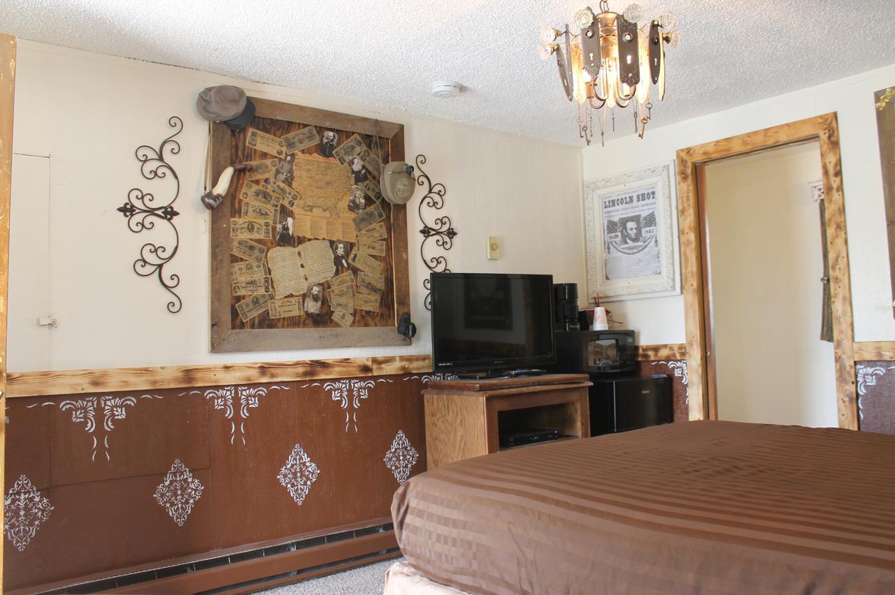 Black Bear Motel Davenport Экстерьер фото