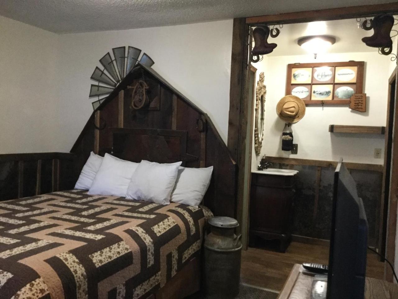 Black Bear Motel Davenport Экстерьер фото