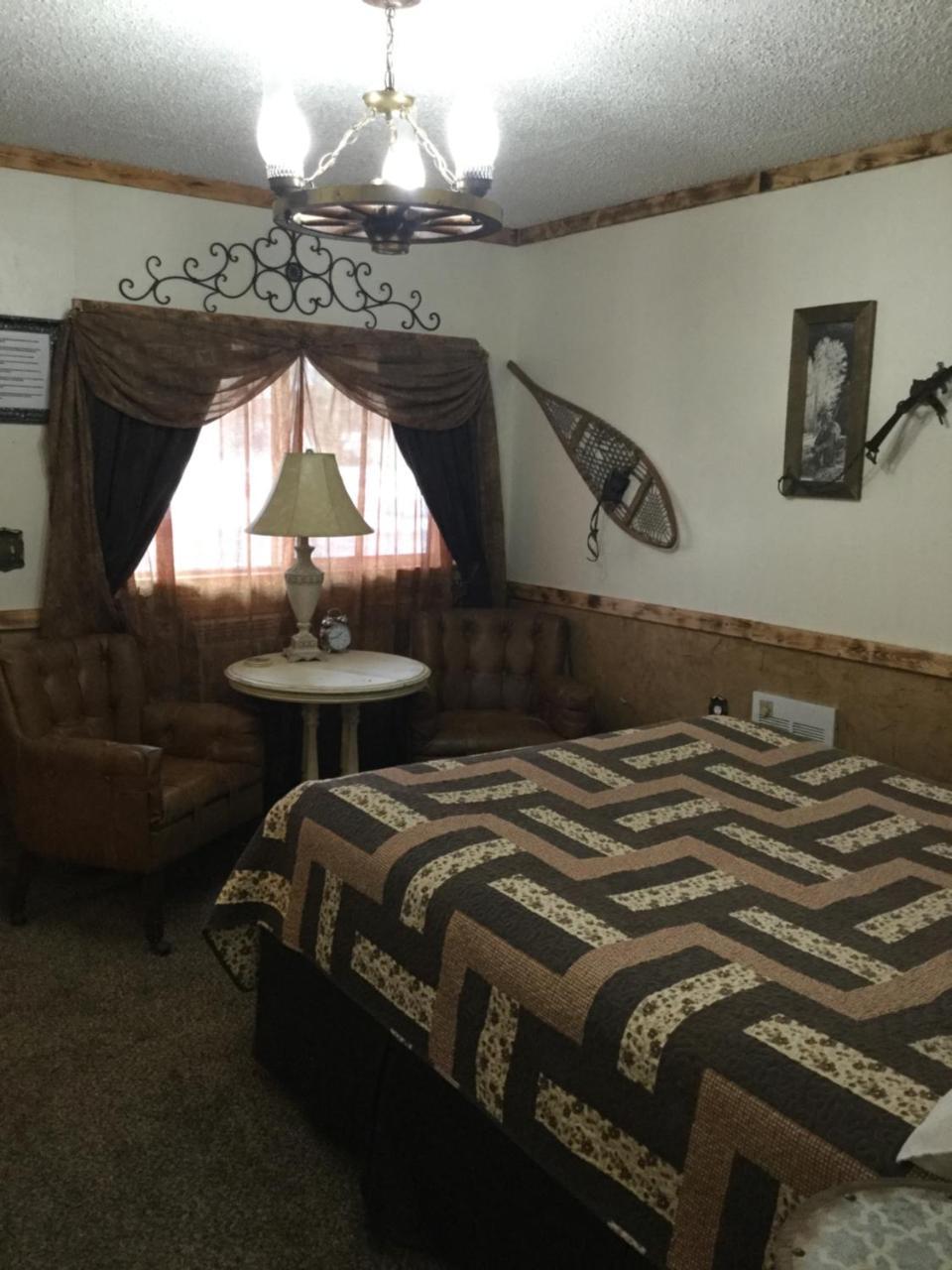 Black Bear Motel Davenport Экстерьер фото