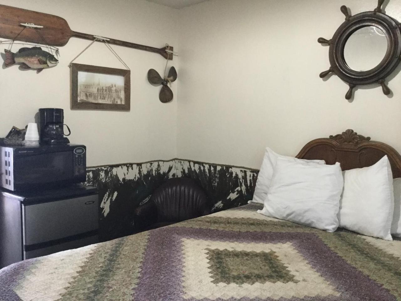 Black Bear Motel Davenport Экстерьер фото