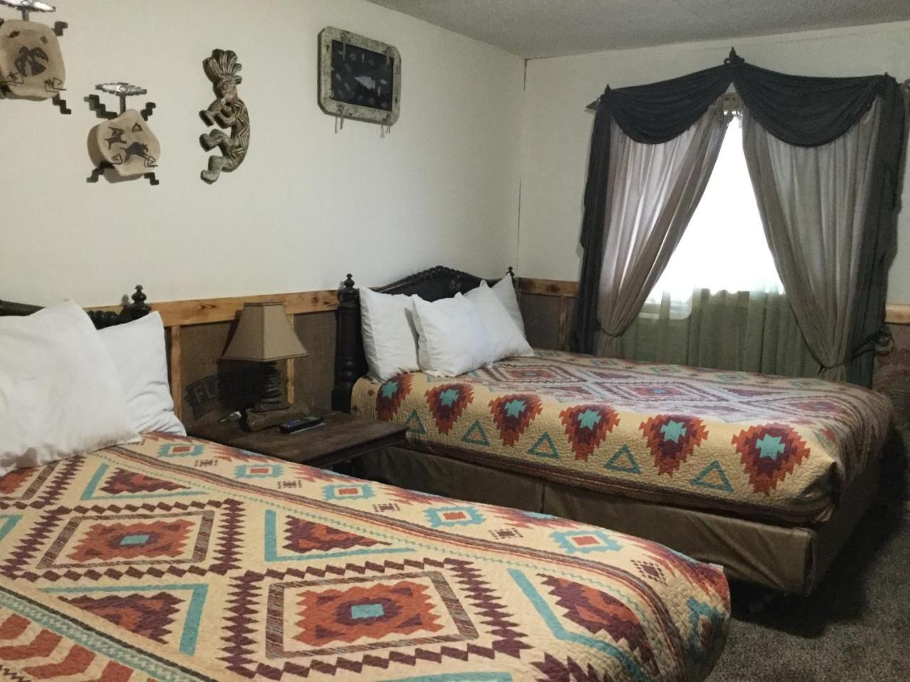 Black Bear Motel Davenport Экстерьер фото