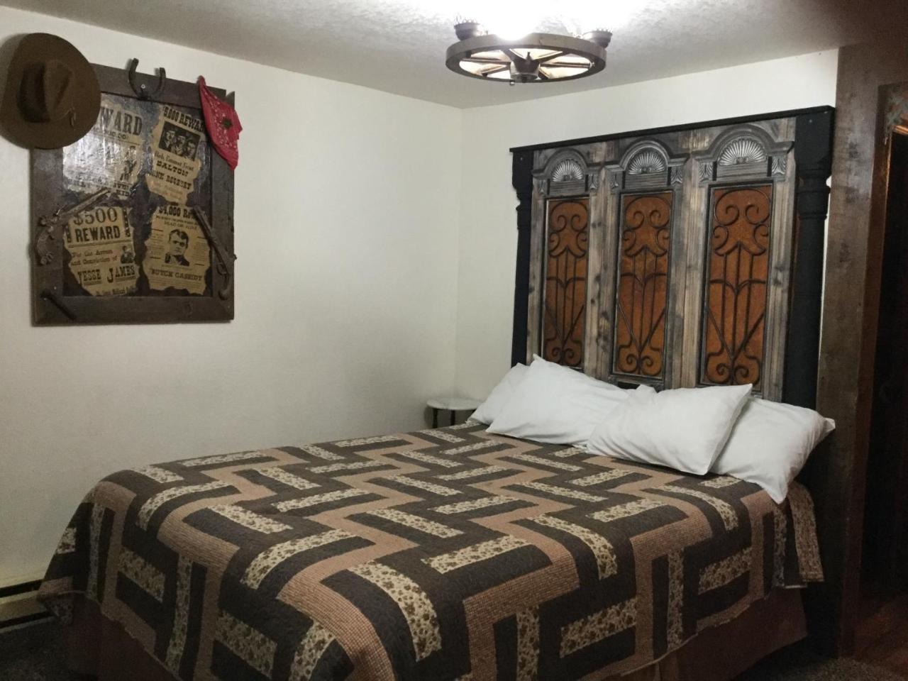 Black Bear Motel Davenport Экстерьер фото