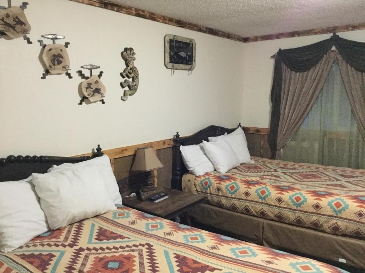 Black Bear Motel Davenport Экстерьер фото