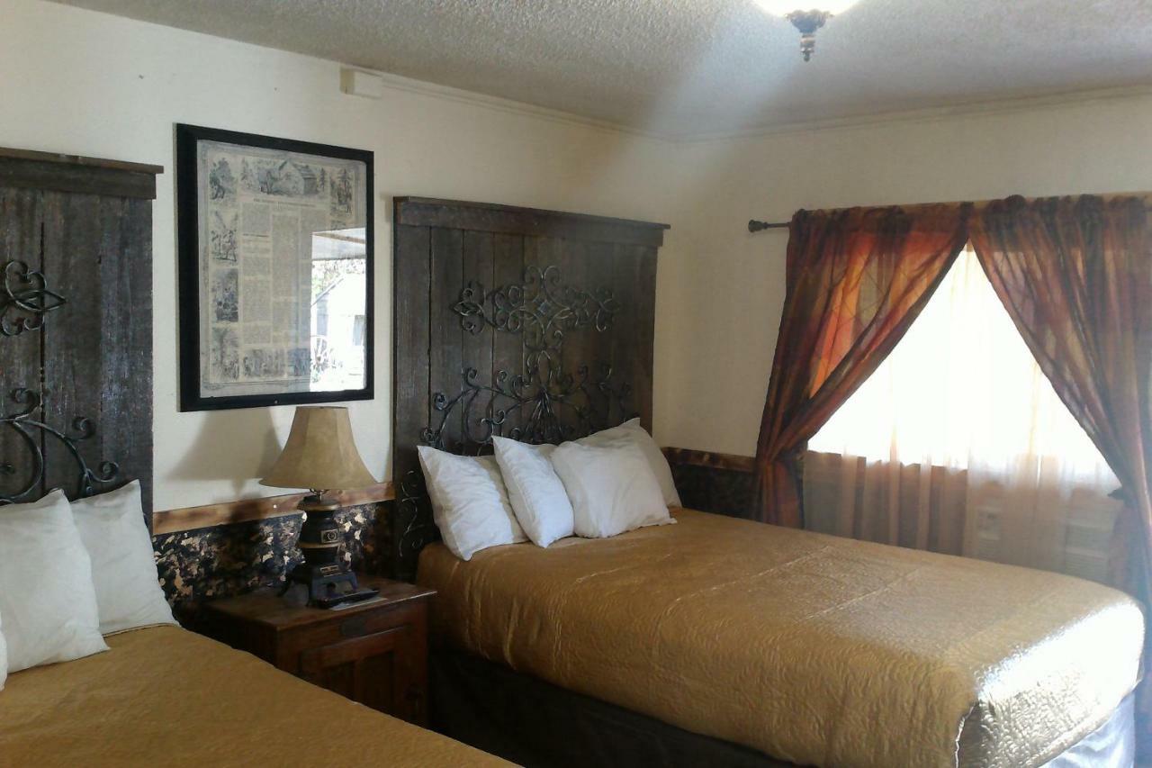 Black Bear Motel Davenport Экстерьер фото
