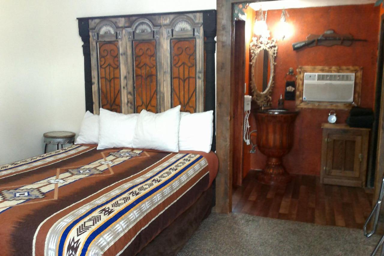 Black Bear Motel Davenport Экстерьер фото