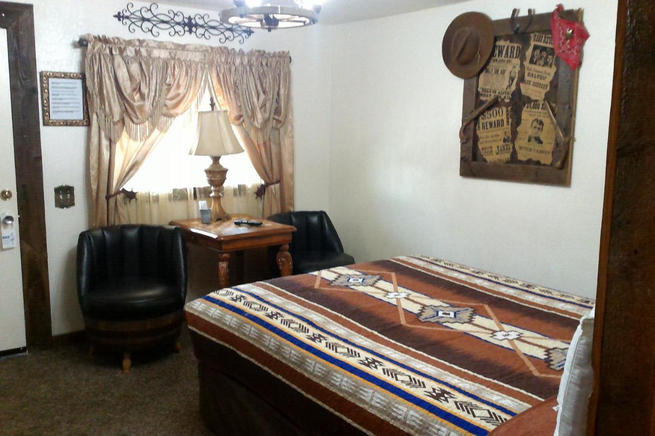 Black Bear Motel Davenport Экстерьер фото
